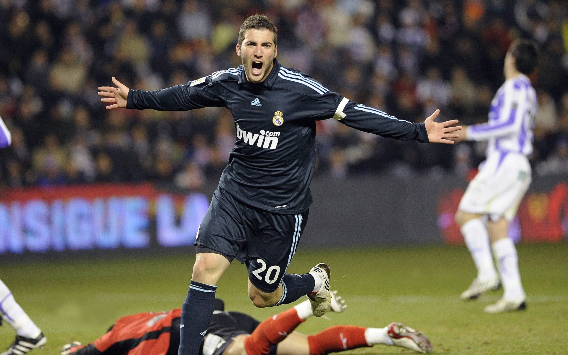 世界杯之夜，浓眉如何成为美加墨赛场的攻防转换核心