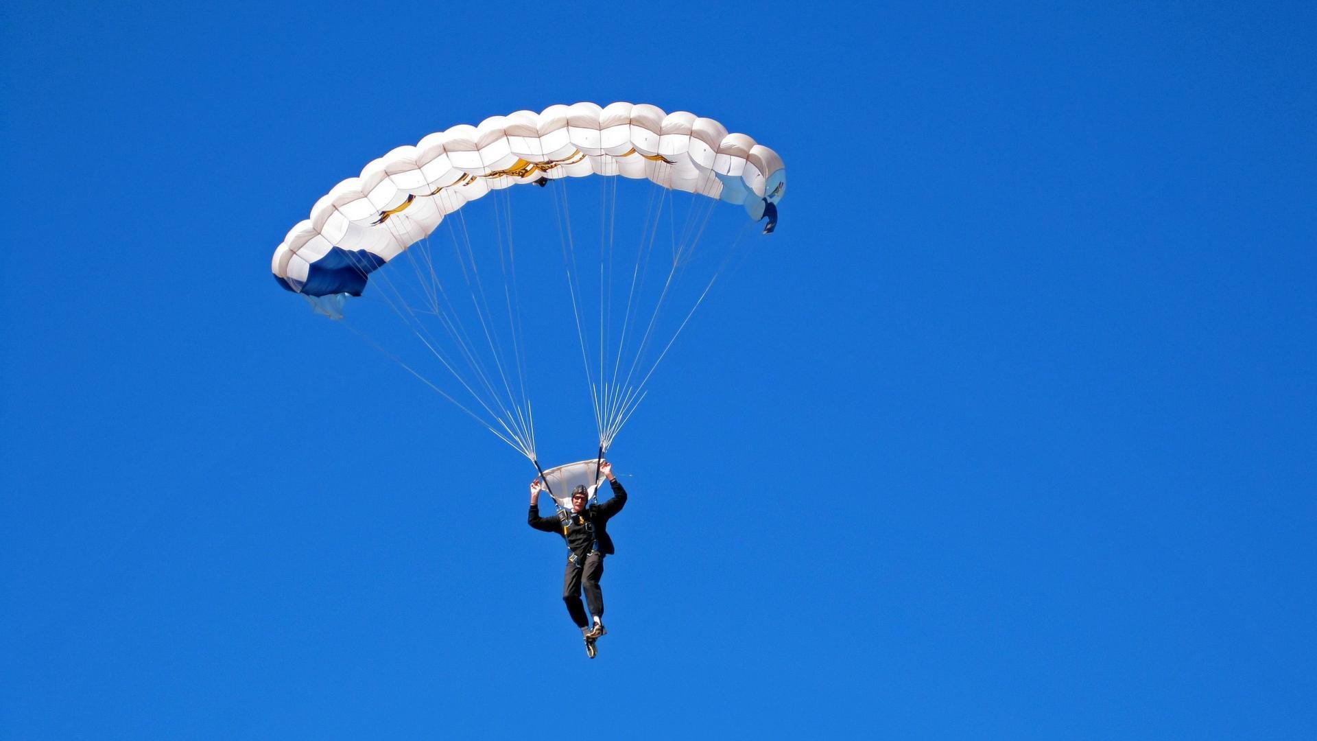 羽坛新章，日本队横扫德国，桃田贤斗以坚韧扛起全队旗帜