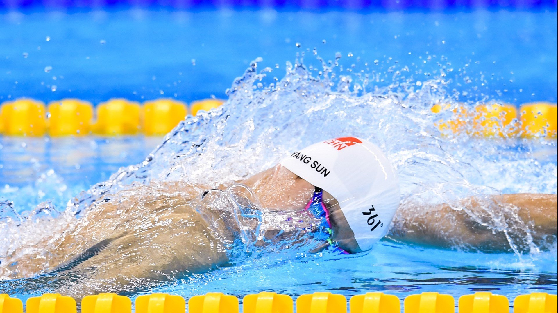 独行侠横扫太阳,戈贝尔如何以统治级表现改写系列赛叙事